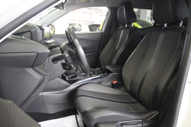 PEUGEOT 2008 usata, con Sistema di navigazione
