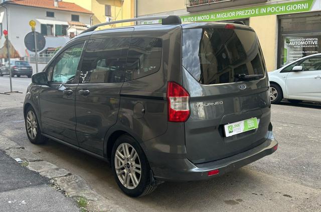 FORD Tourneo Courier usata, con Sensori di parcheggio posteriori