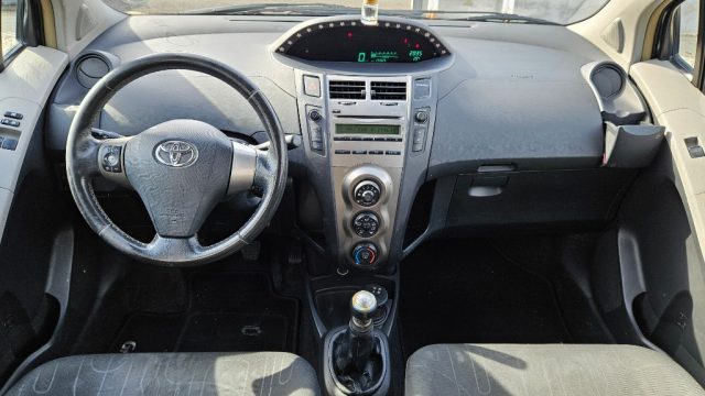 TOYOTA Yaris usata, con Volante multifunzione