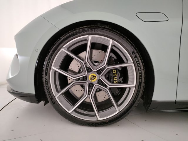 LOTUS Emeya usata, con Autoradio