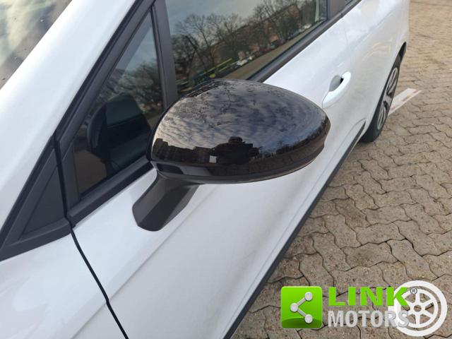 RENAULT Clio usata, con Sedile posteriore sdoppiato