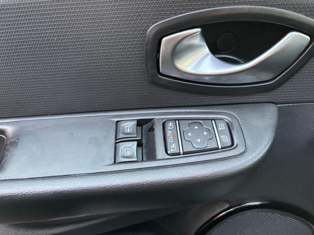 RENAULT Clio usata, con Volante multifunzione