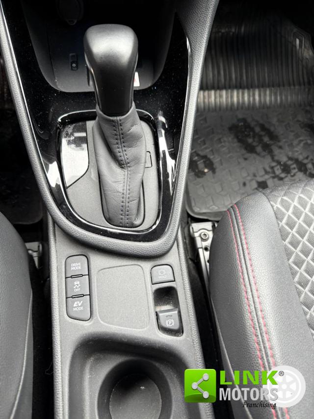 TOYOTA Yaris usata 21