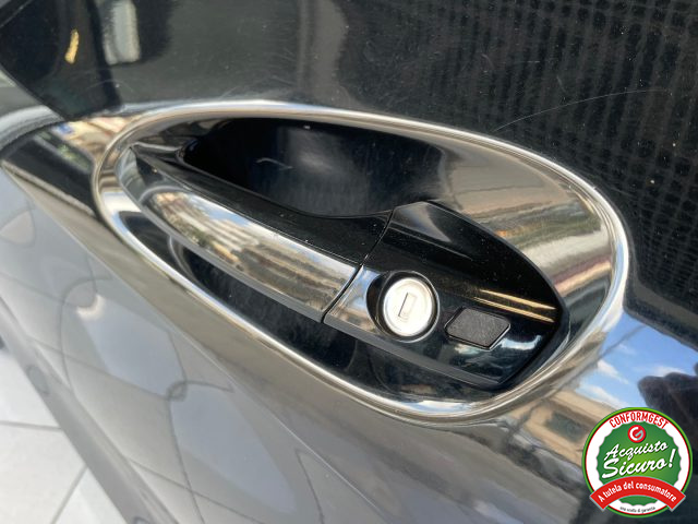 MERCEDES-BENZ A 200 usata, con Specchietti laterali elettrici