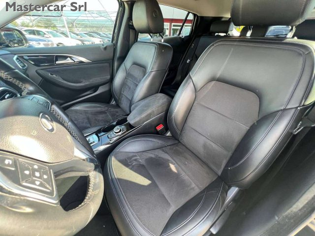 INFINITI Q30 usata 8
