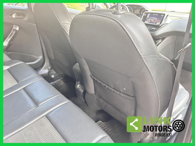 PEUGEOT 2008 usata, con Airbag testa