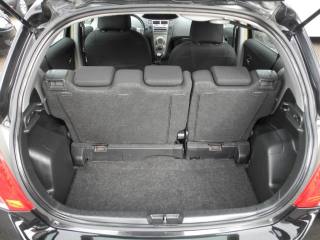 TOYOTA Yaris usata 41