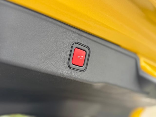 JEEP Avenger usata, con Sedile posteriore sdoppiato