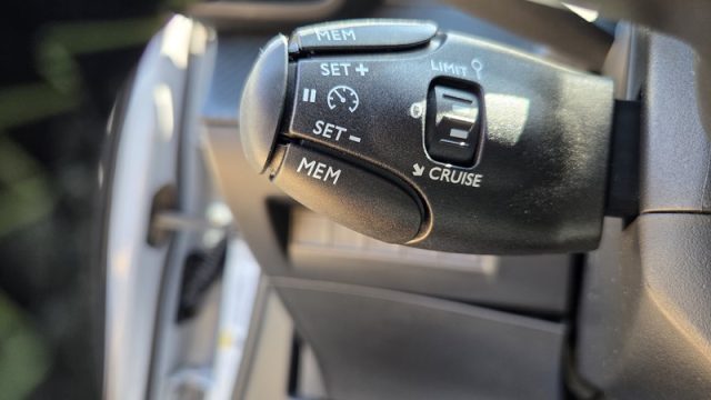 PEUGEOT 2008 usata, con Sistema di navigazione