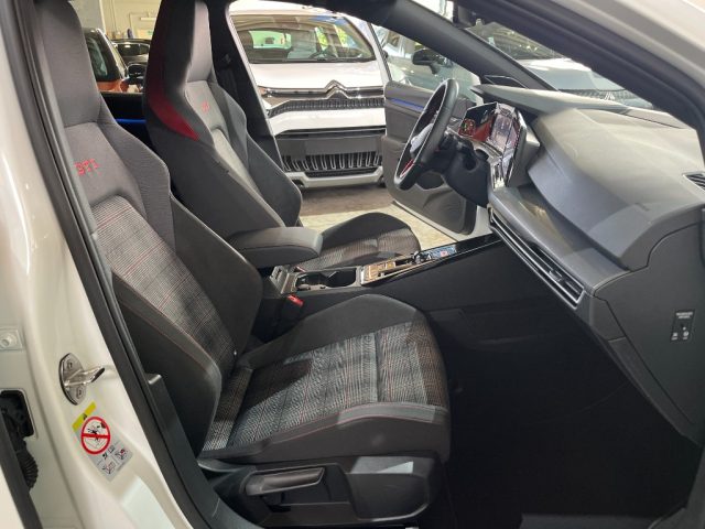 VOLKSWAGEN Golf usata, con Touch screen