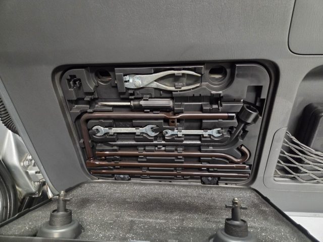 TOYOTA Land Cruiser usata, con Regolazione elettrica del sedile posteriore