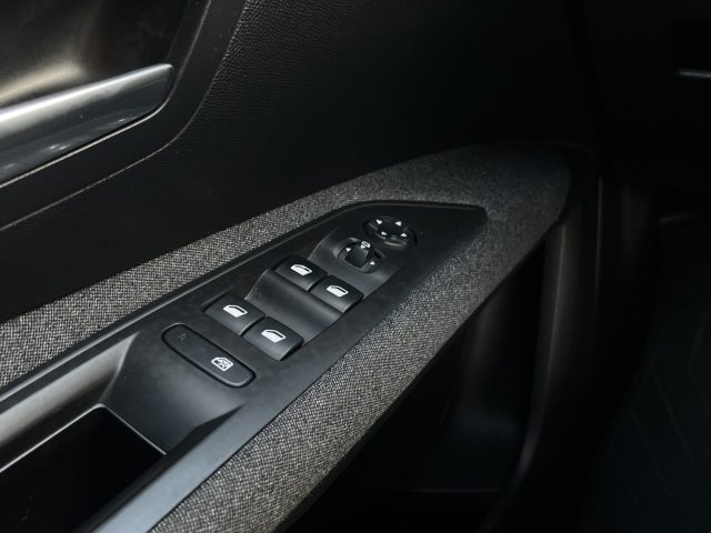 PEUGEOT 3008 usata, con Autoradio digitale