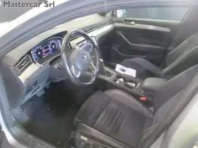 VOLKSWAGEN Passat usata, con Controllo automatico clima