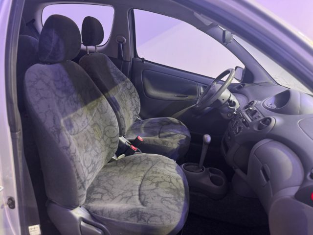 TOYOTA Yaris usata 6