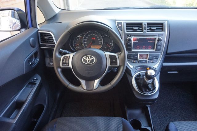TOYOTA Verso-S usata, con ESP