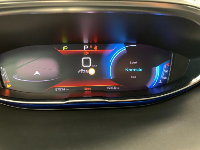 PEUGEOT 5008 usata, con Touch screen