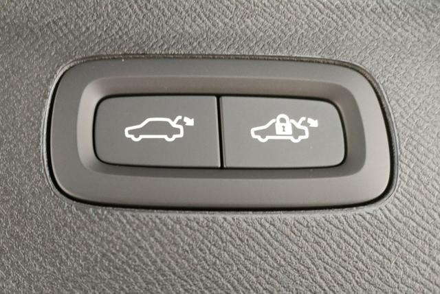 VOLVO XC90 usata, con Sensori di parcheggio posteriori