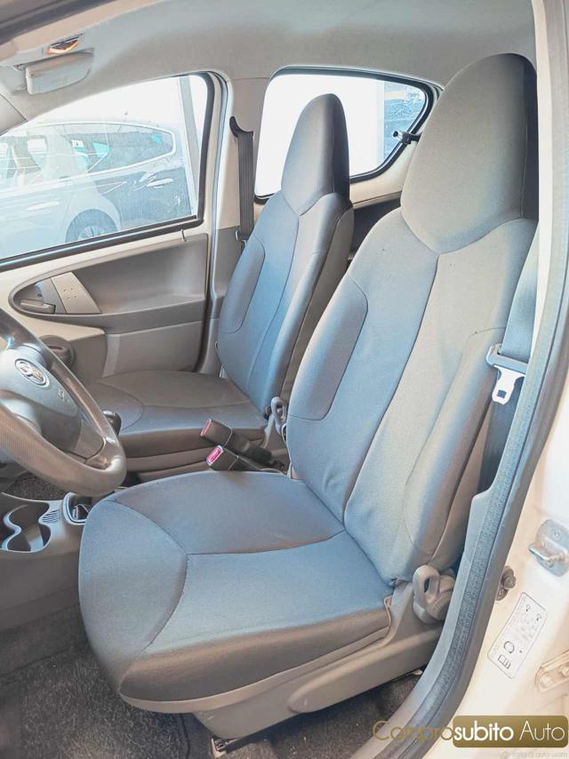 TOYOTA Aygo usata, con Sedile posteriore sdoppiato