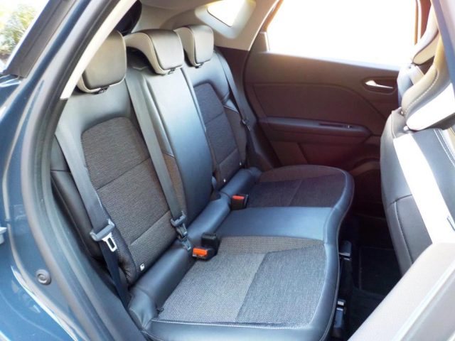 RENAULT Captur usata, con Autoradio digitale