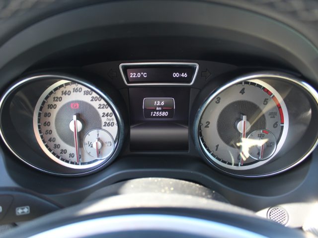 MERCEDES-BENZ GLA 180 usata, con Sensore di luce