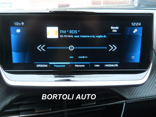 PEUGEOT 2008 usata, con Volante multifunzione