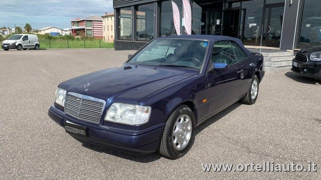 MERCEDES-BENZ E 200 usata, con Chiusura centralizzata