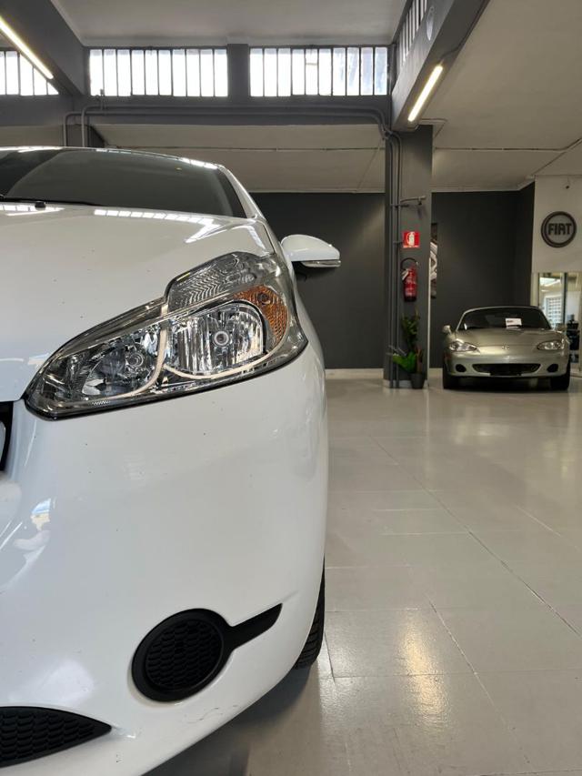PEUGEOT 208 usata, con USB