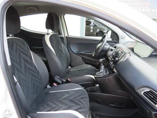LANCIA Ypsilon usata, con Park Distance Control