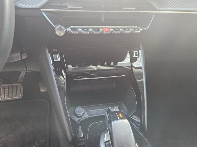 PEUGEOT 2008 usata, con Volante multifunzione