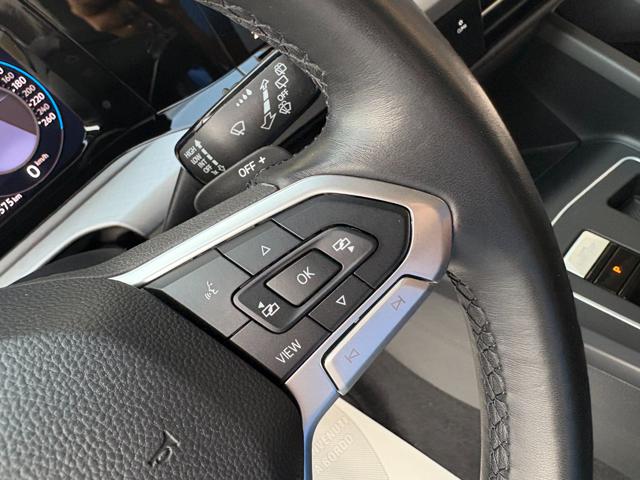 VOLKSWAGEN Golf usata, con Touch screen