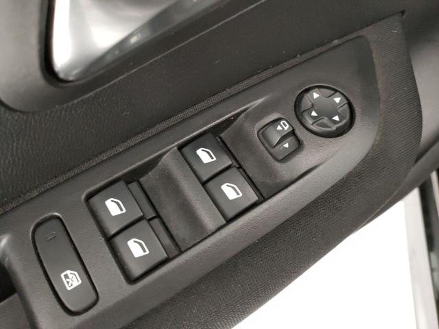 PEUGEOT 208 usata, con USB