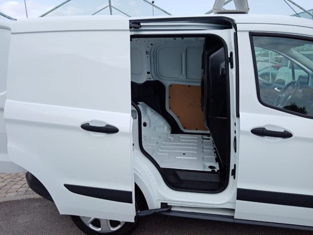 FORD Transit Courier usata, con Autoradio