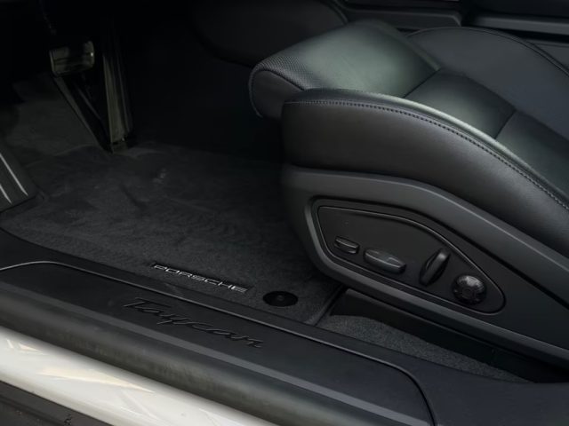 PORSCHE Taycan usata, con Servosterzo