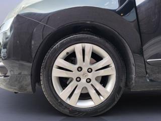 PEUGEOT 5008 usata, con Sedile posteriore sdoppiato