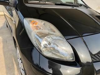 TOYOTA Yaris usata 61