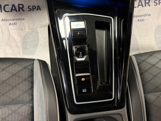 VOLKSWAGEN Golf usata, con USB