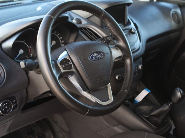 FORD Transit Courier usata, con Controllo trazione