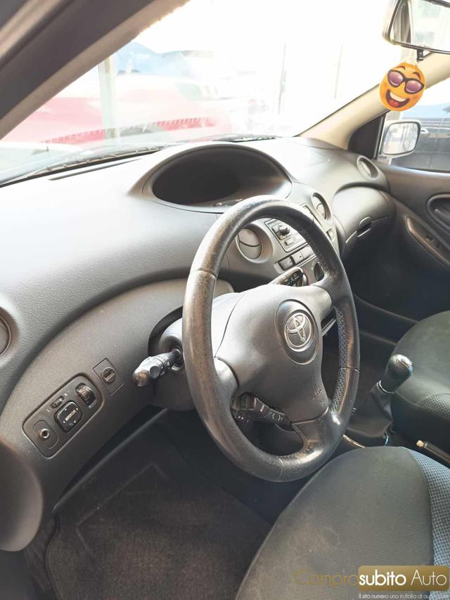 TOYOTA Yaris usata 28
