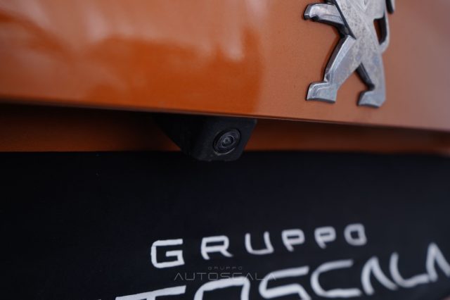 PEUGEOT 2008 usata, con Sensori di parcheggio posteriori