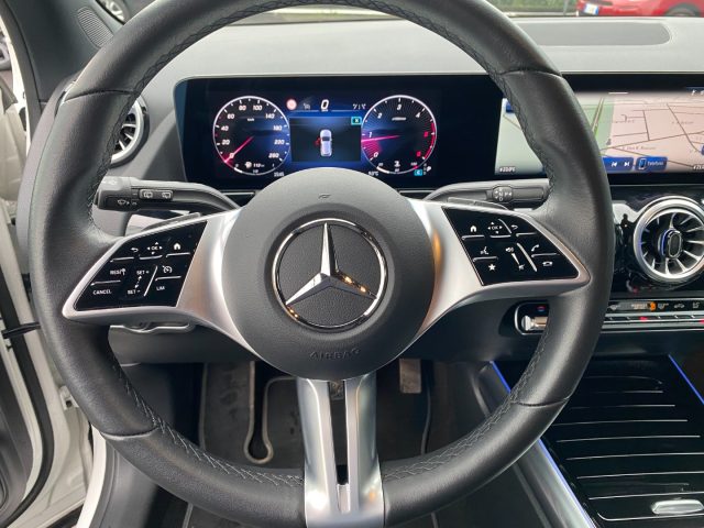 MERCEDES-BENZ GLA 200 usata, con Park Distance Control