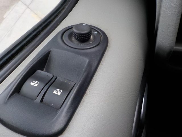 OPEL Vivaro usata, con Vetri oscurati
