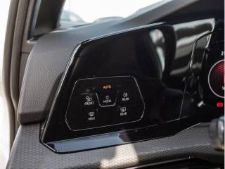 VOLKSWAGEN Golf usata, con USB