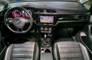 VOLKSWAGEN Touran usata, con Sensori di parcheggio anteriori