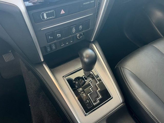 MITSUBISHI L200 usata, con Autoradio digitale