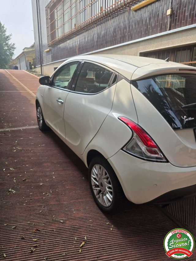 LANCIA Ypsilon usata, con Autoradio