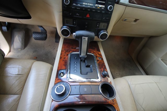 VOLKSWAGEN Touareg usata 12