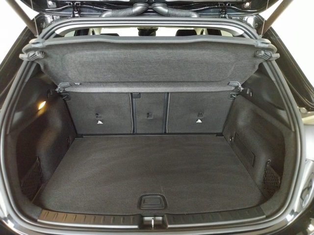 MERCEDES-BENZ GLA 220 usata, con Fari LED