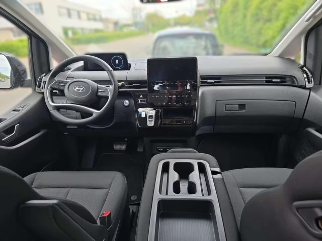 HYUNDAI Staria usata, con Cruise Control