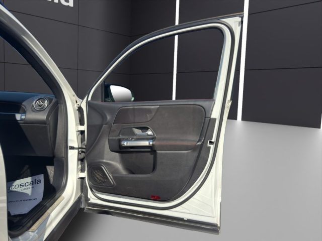 MERCEDES-BENZ GLB 200 usata, con Tettuccio apribile