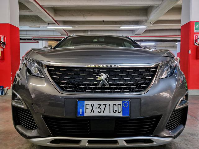 PEUGEOT 5008 usata, con Airbag